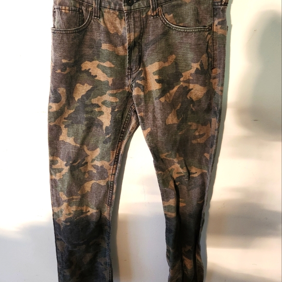 Bullhead Other - Bullhead camouflage mens denim slim pants size 32x30